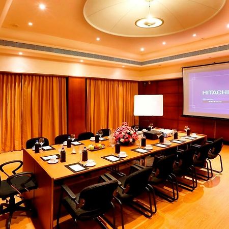 Greenpark Ченай Екстериор снимка Boardroom at the Taj Bengal