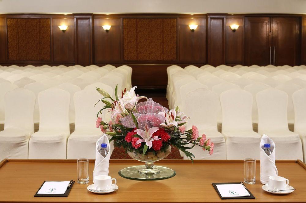 Greenpark Ченай Екстериор снимка The meeting room of the 1st ASEAN Summit