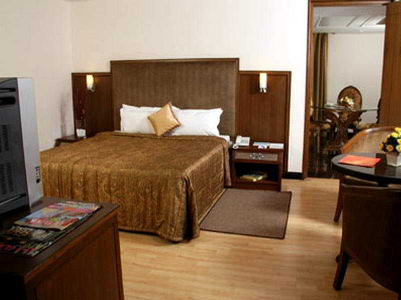 Greenpark Ченай Стая снимка A room at the Taj Bengal