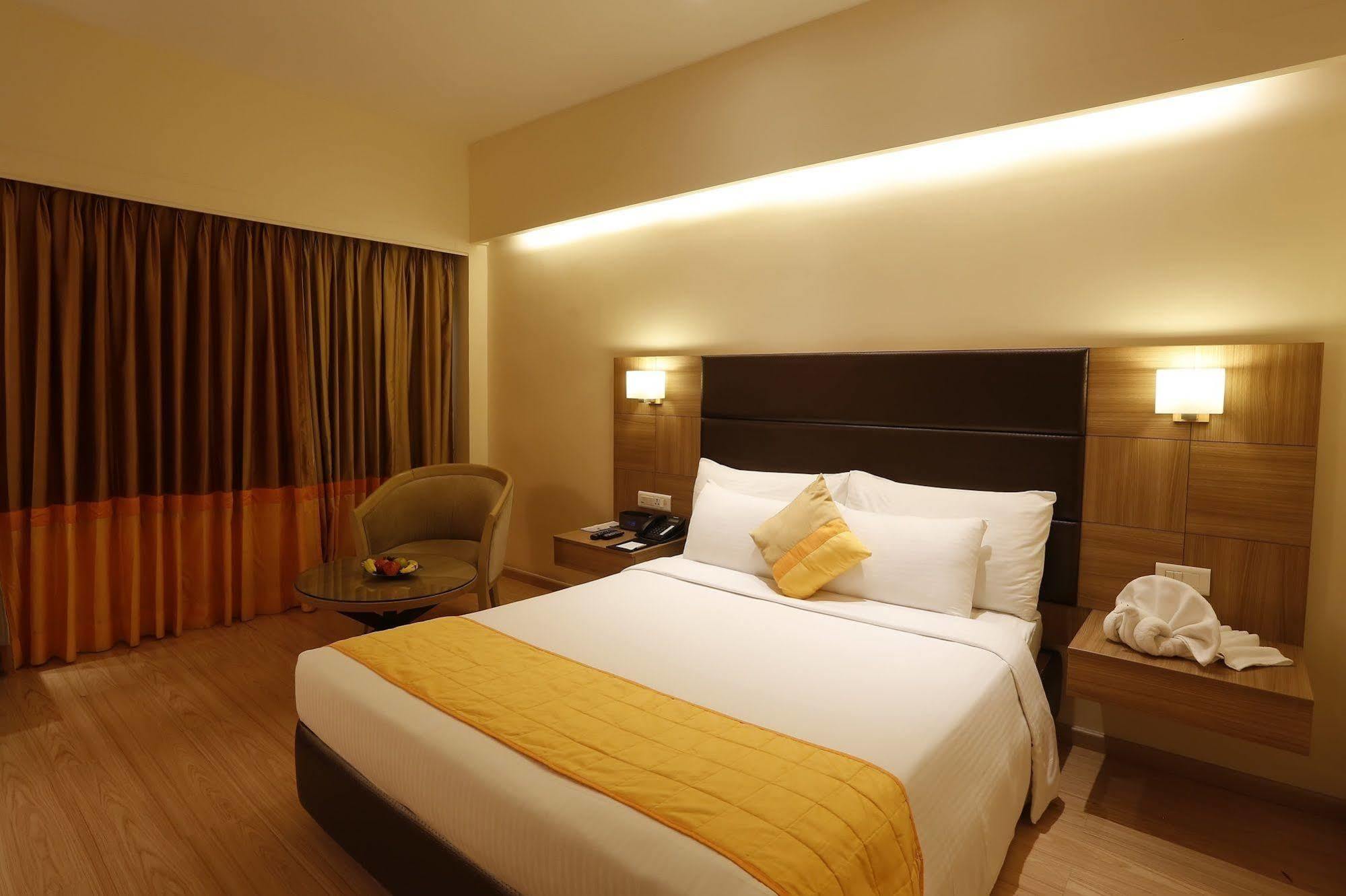 Greenpark Ченай Екстериор снимка A room at the hotel
