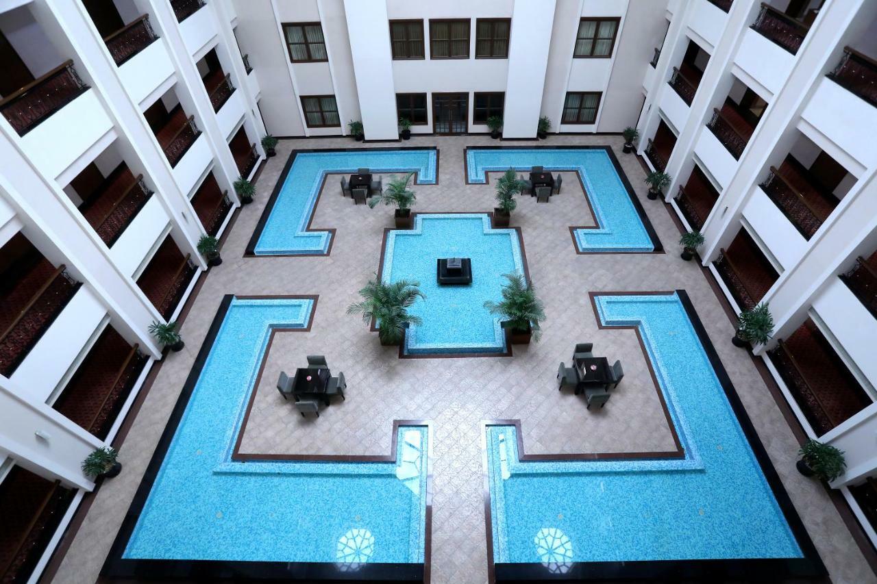 Greenpark Ченай Екстериор снимка The interior of the hotel
