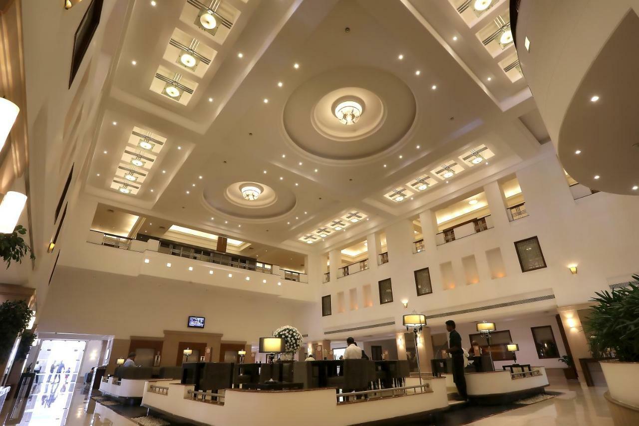 Greenpark Ченай Екстериор снимка The lobby of the hotel