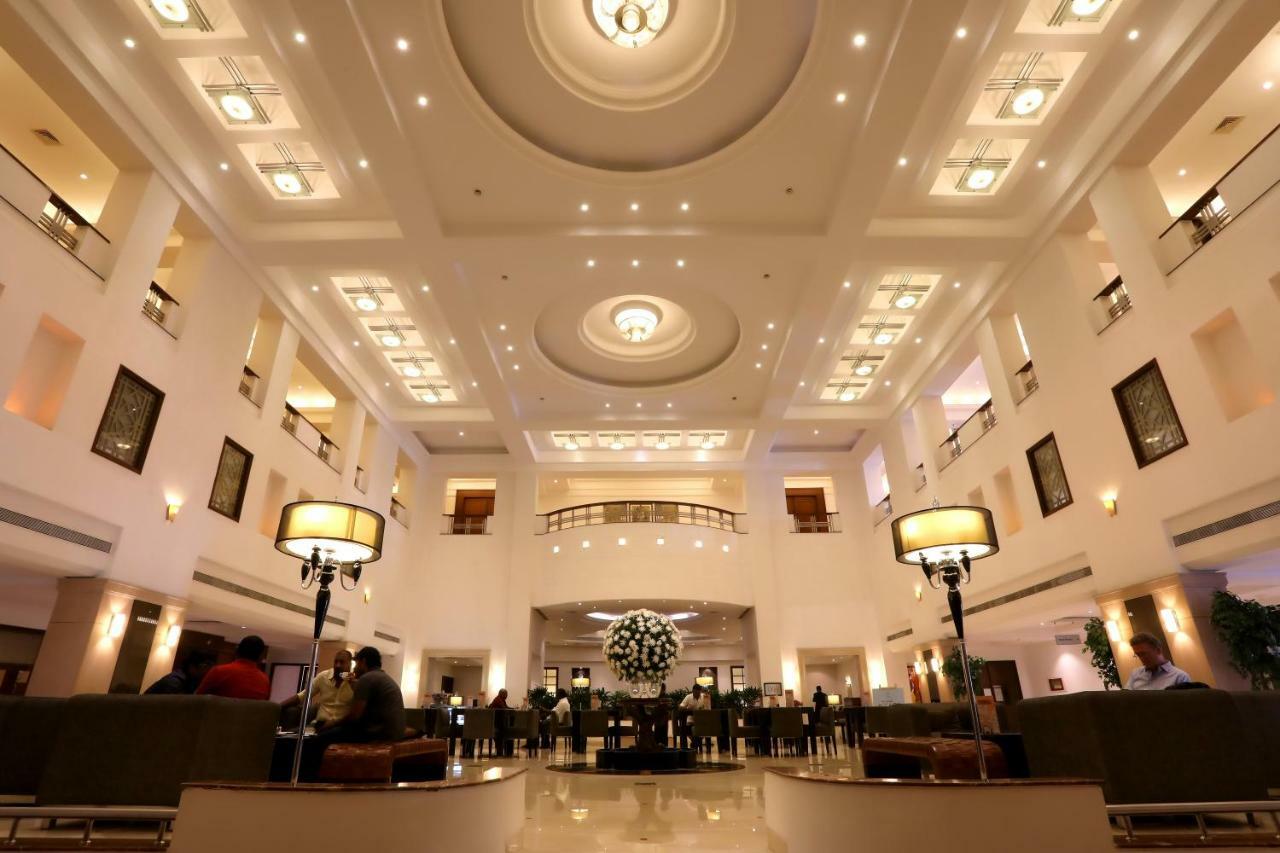 Greenpark Ченай Екстериор снимка The lobby of the hotel