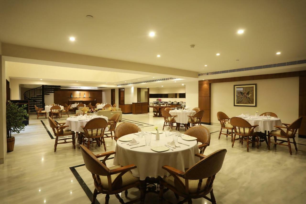 Greenpark Ченай Екстериор снимка The restaurant at the hotel